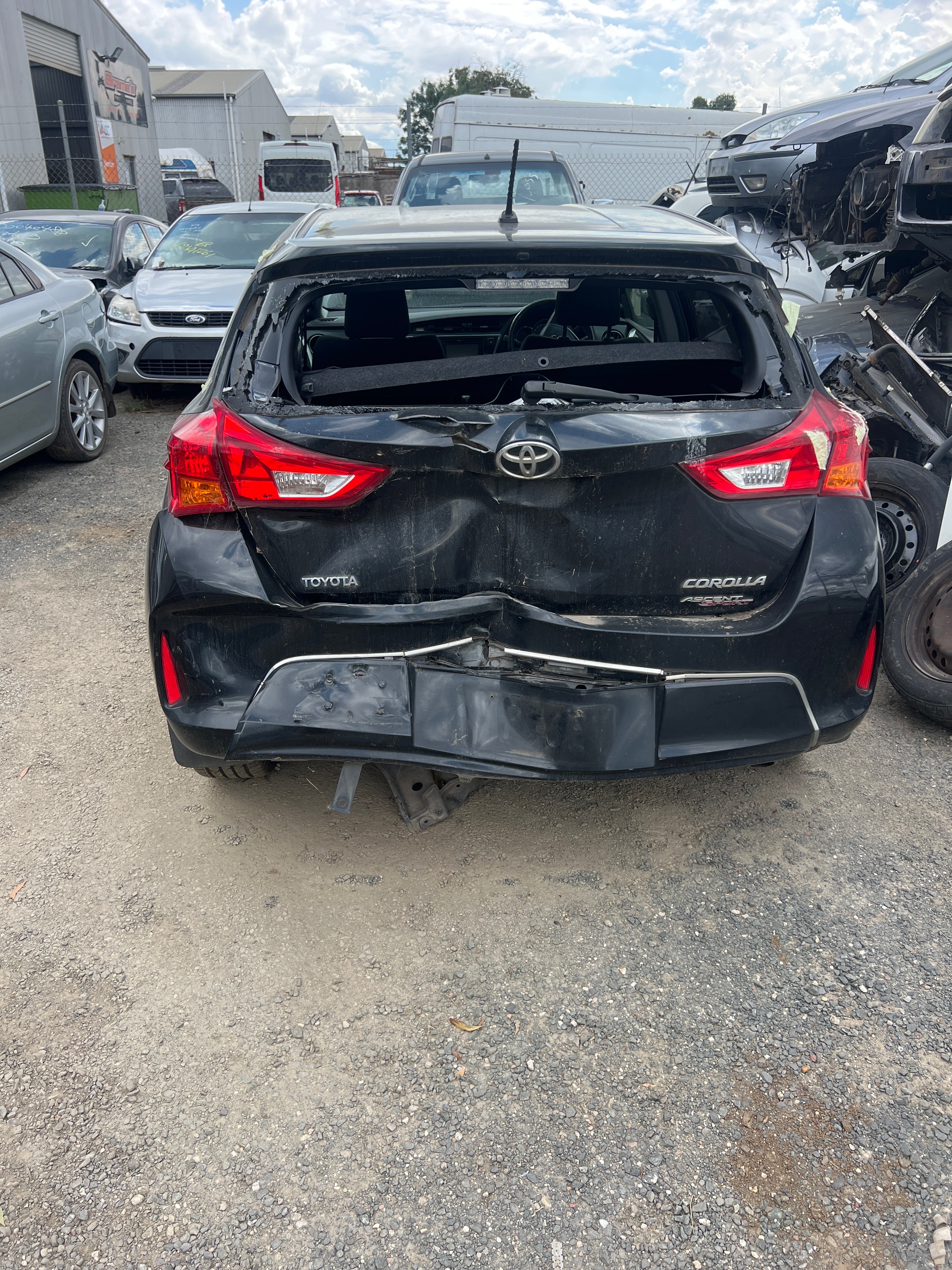 We wrecking Toyota Corolla 2016